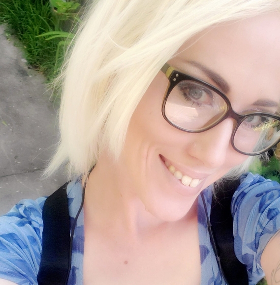 Meet your Posher, Dana - Picture 1 of 1